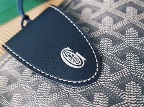 Goyard Leather Bag Clip w/ Tags .